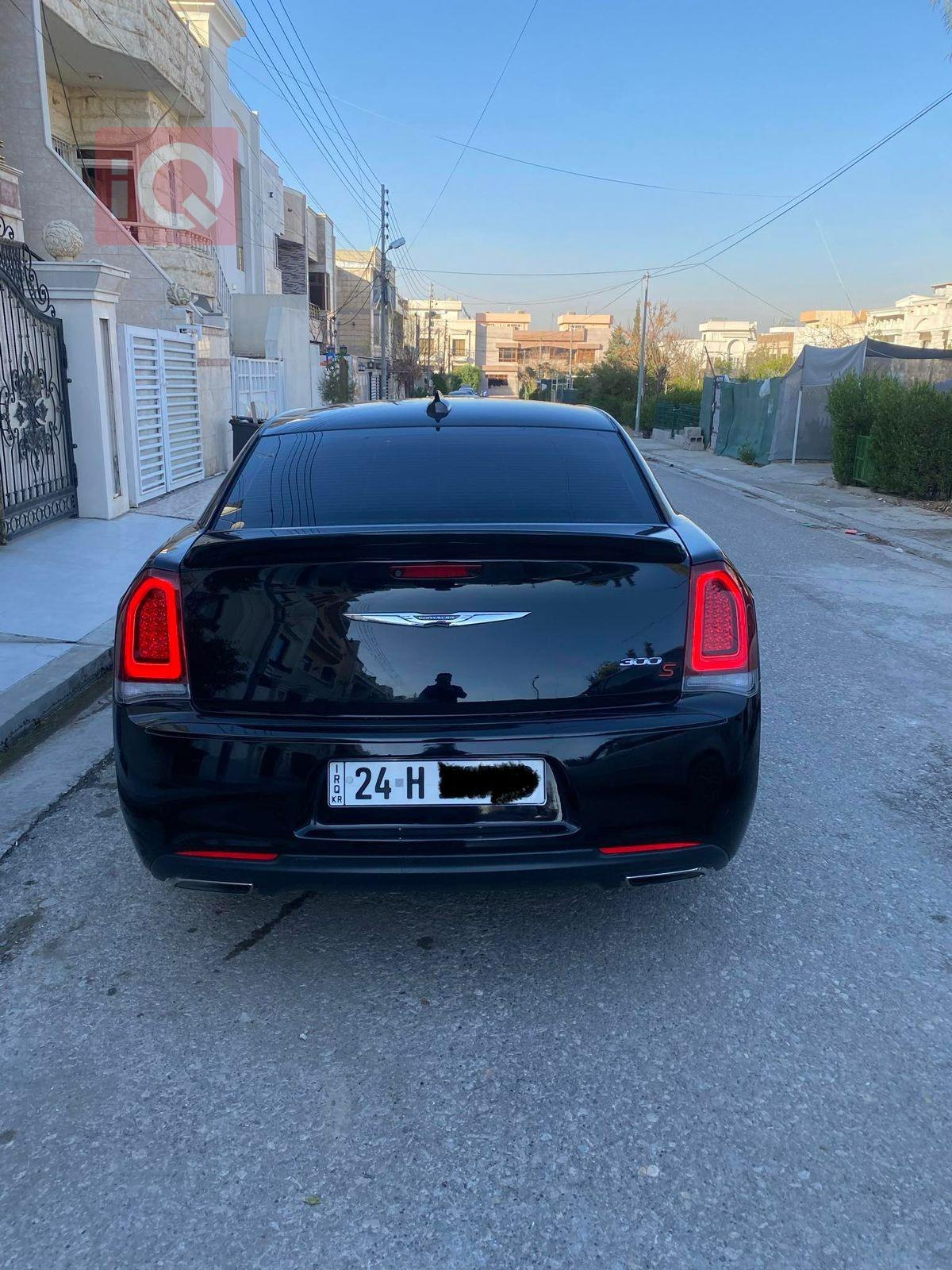 کرایسلەر 300
